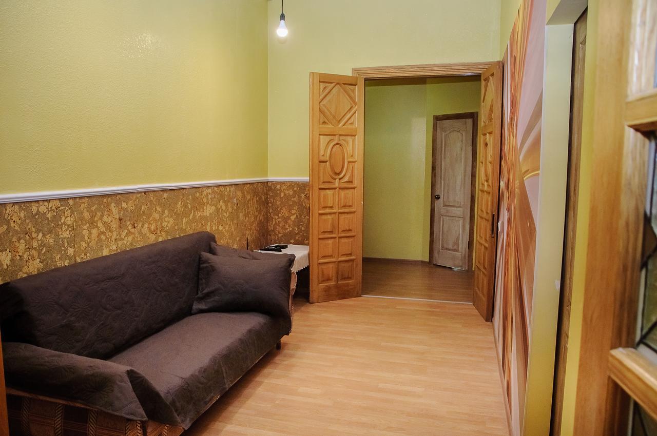 Golden Globus Hostel Kyiv Exterior photo