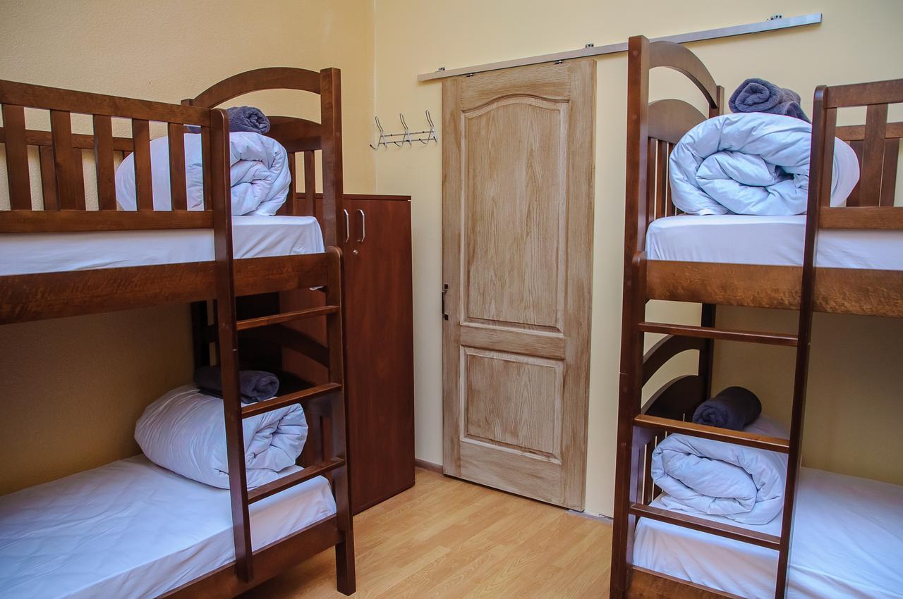 Golden Globus Hostel Kyiv Exterior photo