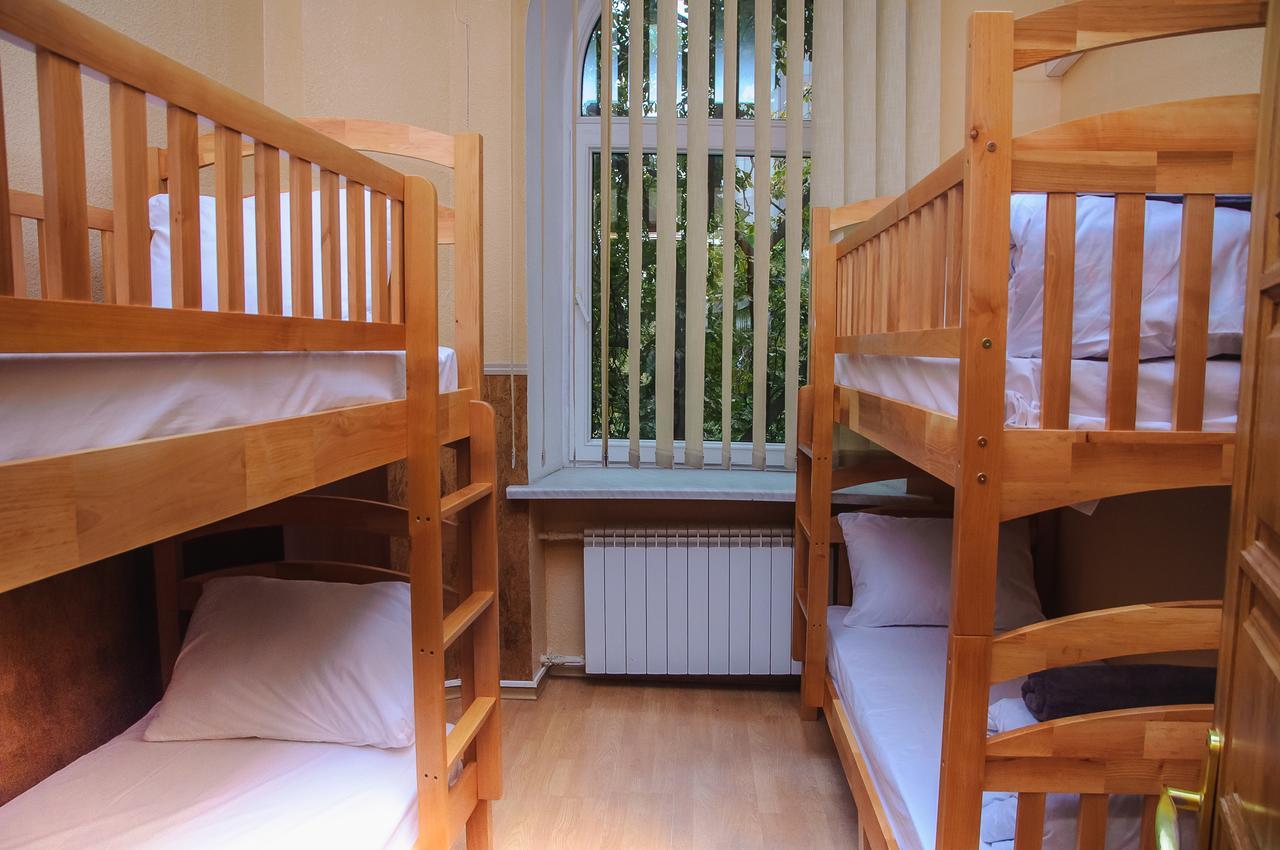 Golden Globus Hostel Kyiv Exterior photo