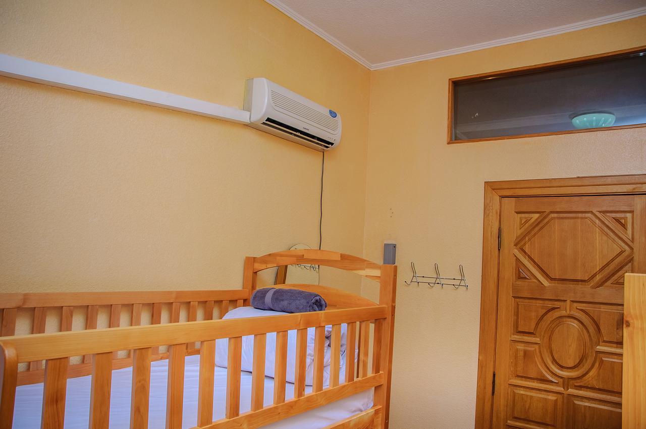 Golden Globus Hostel Kyiv Exterior photo