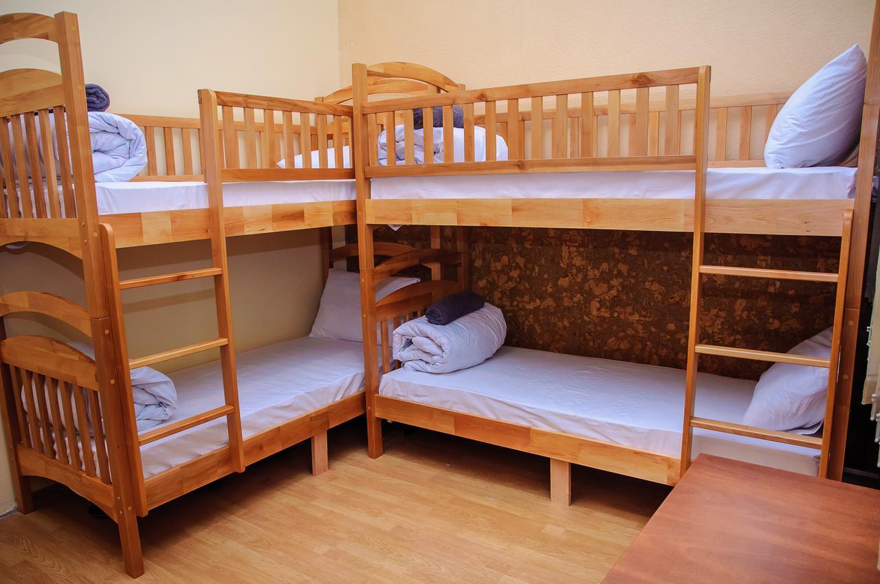 Golden Globus Hostel Kyiv Exterior photo